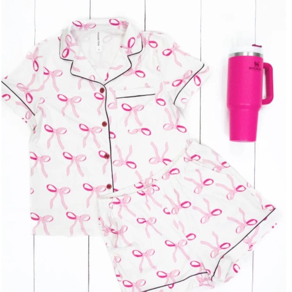 Pink Bow Pajamas - Throwing a Bow Themed Slumber Party for your Tween?!